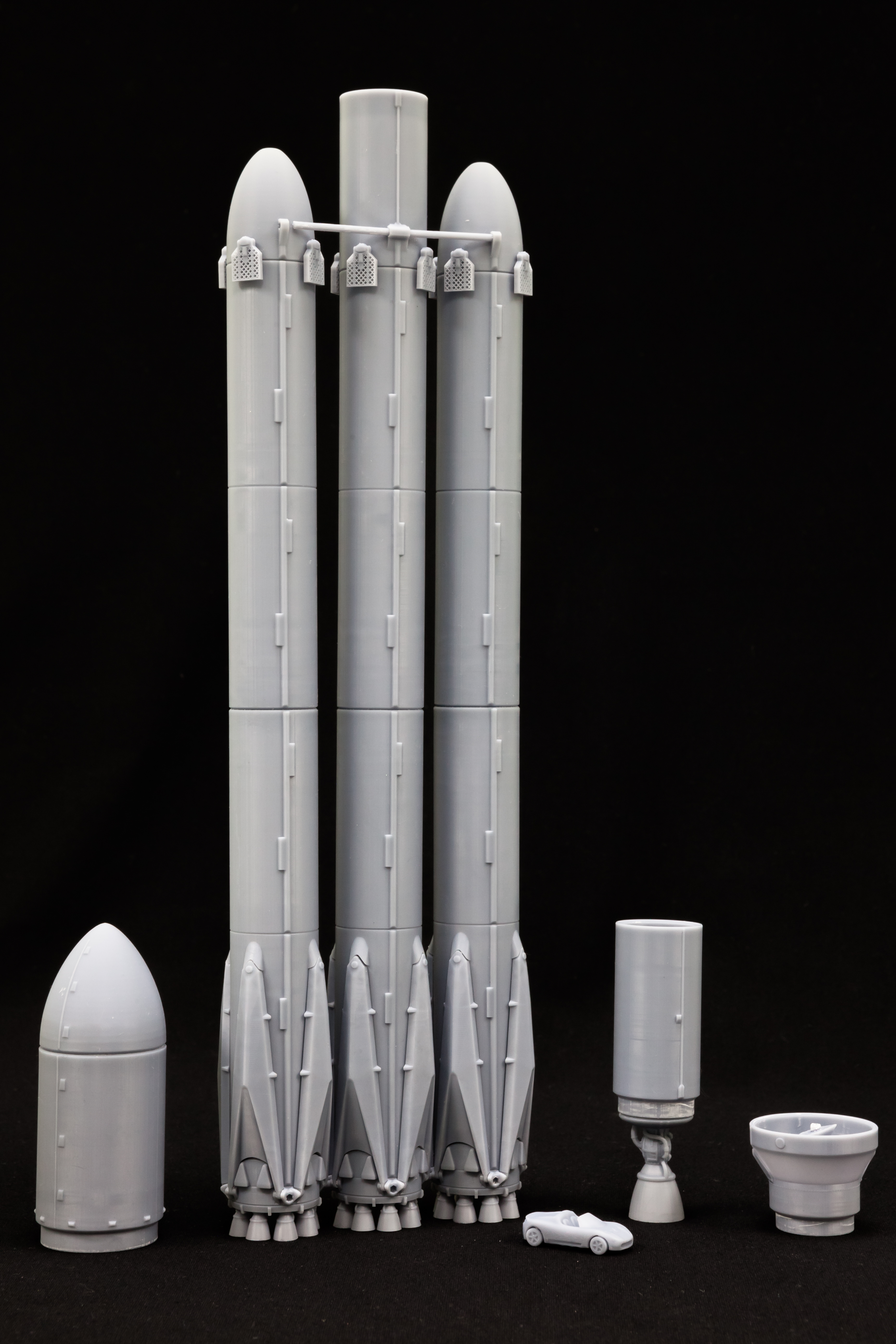 AM145044 Ракета тяжелого класса Фалкон Хэви (Falcon Heavy) с родстером Тесла Arma Models