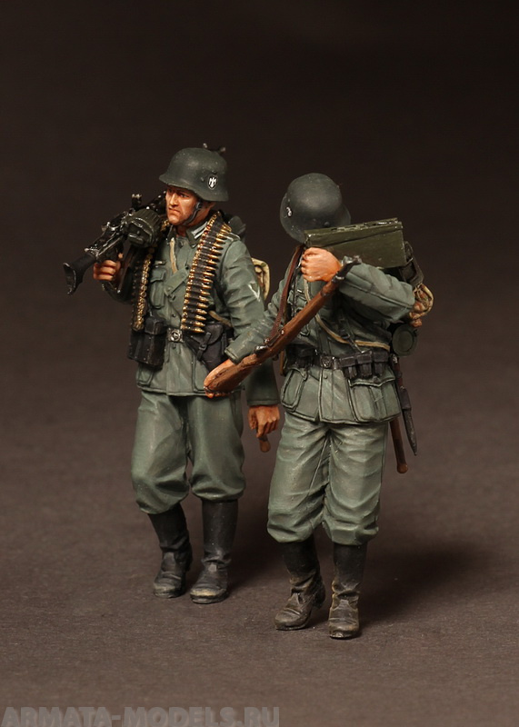 3534SOGA The German machine gun MG 34 team on march.1939-42 SOGA Miniatures