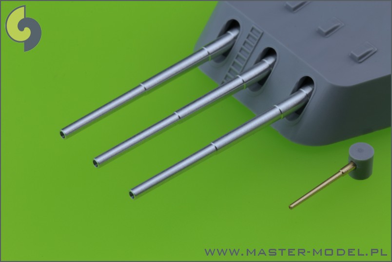 SM-350-071 Вооружение линкора Севастополь - 305мм (12шт), 120мм (16шт)