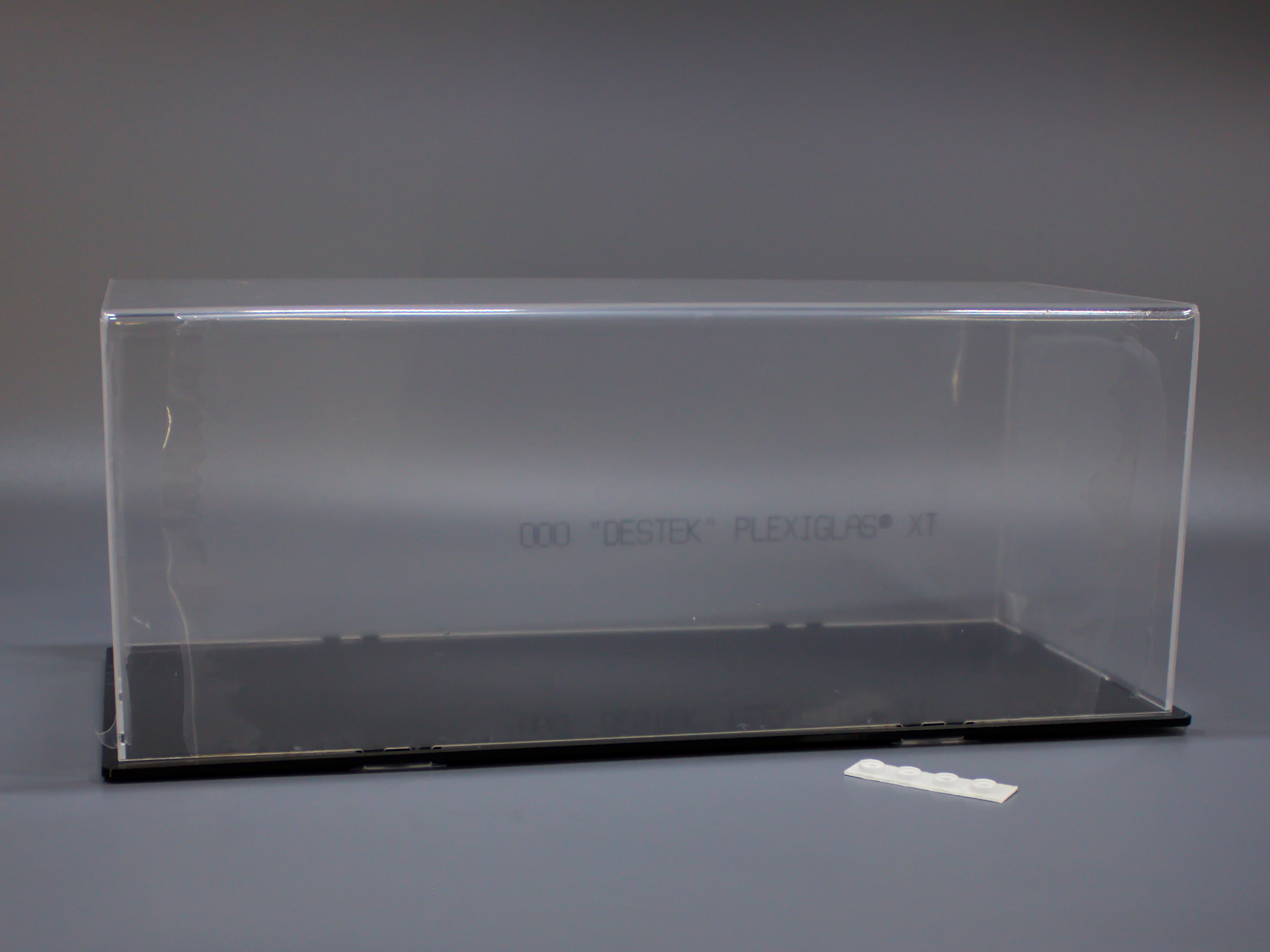 LCB001BL Бокс акриловый для танков 1/35 360х160х140, основание черный глянец