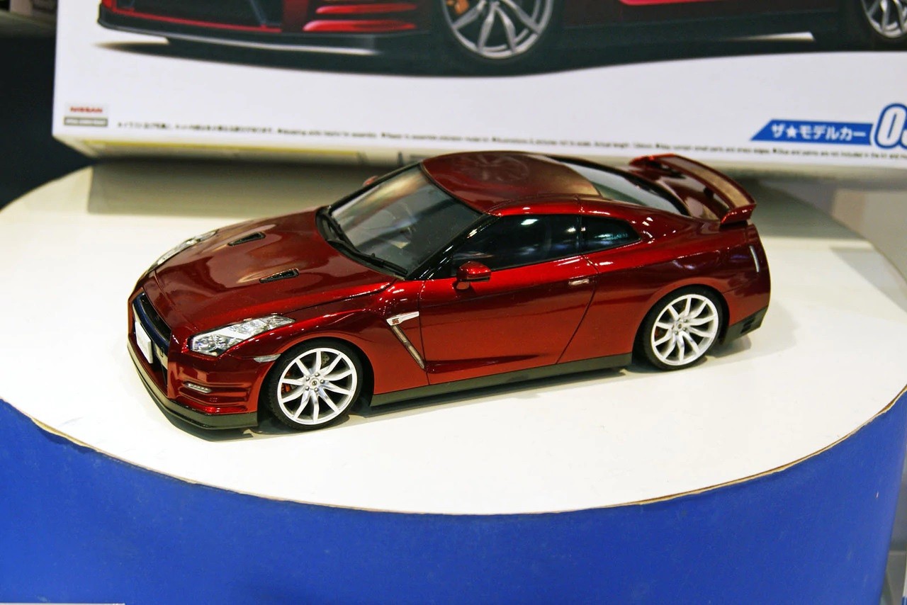 05154 Nissan GT-R R35 Pure Edition '14 Aoshima