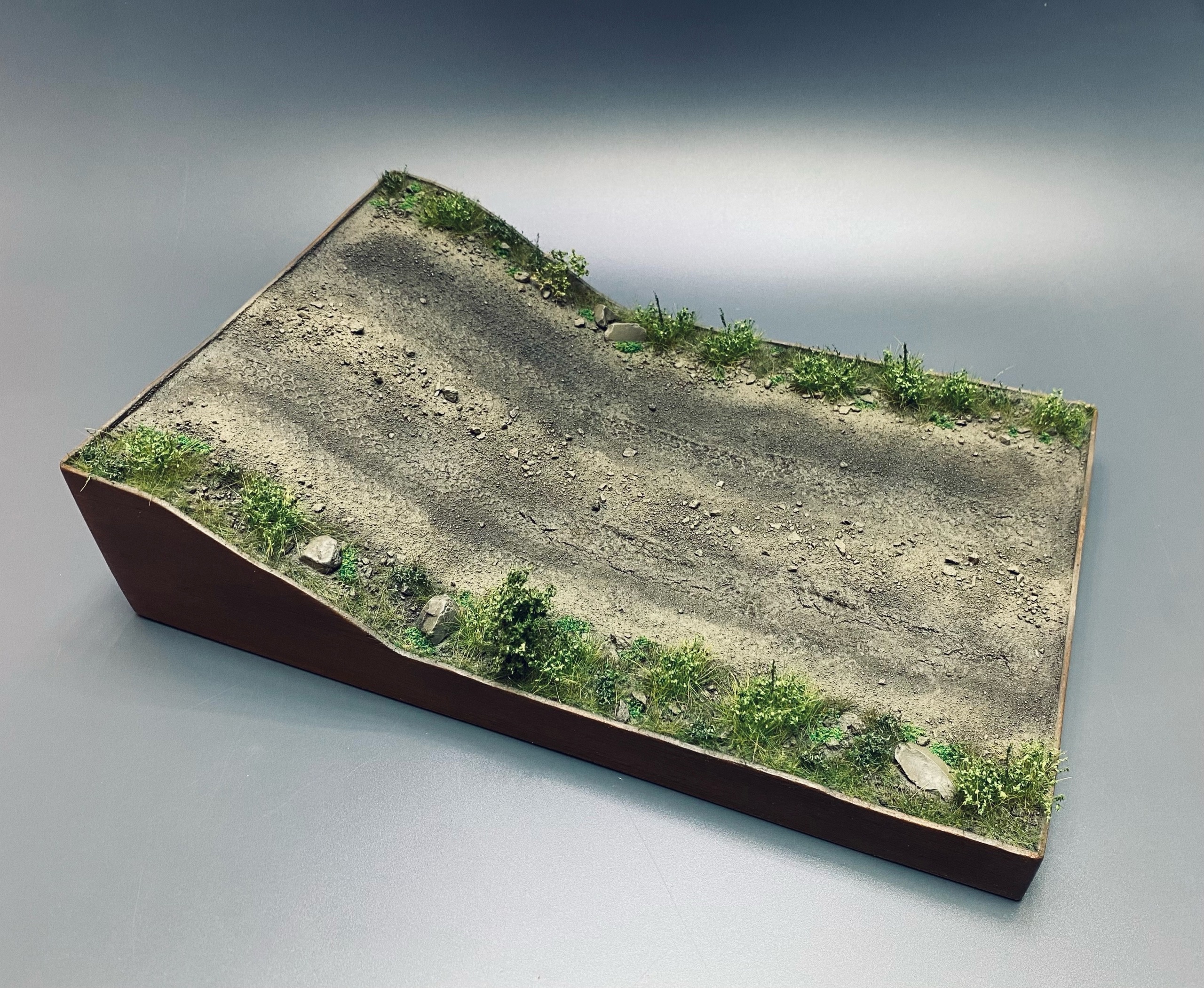 AM35754 Авторская подставка На учениях. Размер 20 на 30см.